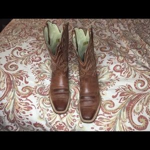 Ariat Squaretoe boots